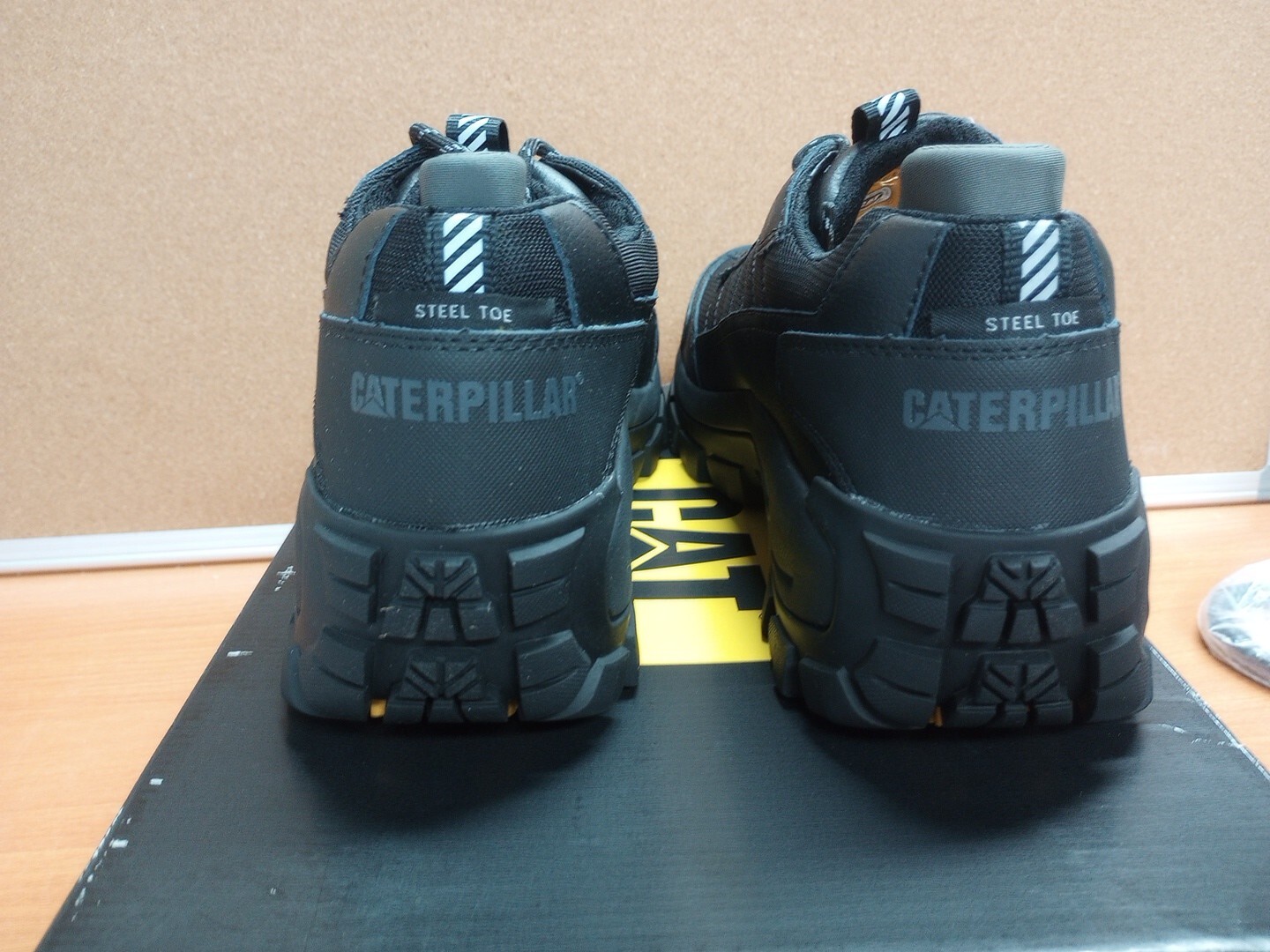 CAT Footwear Men’s Invader Steel Toe Work Shoe Black 11.5