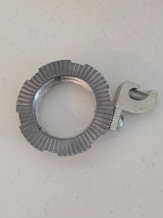 Box of 25 – Grounding Locknut 1″ Thomas&Betts L100GRL
