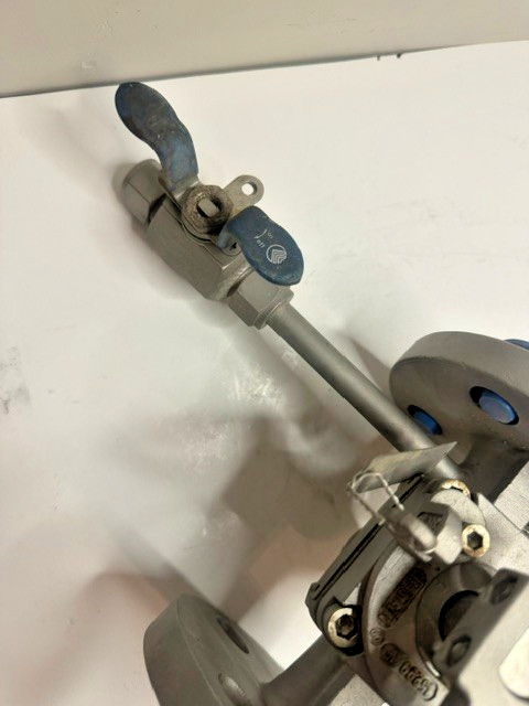 AZ 1″ Valve with 1/2″ Flush lines AHU605-1 Flanged 150 Pounds NEW