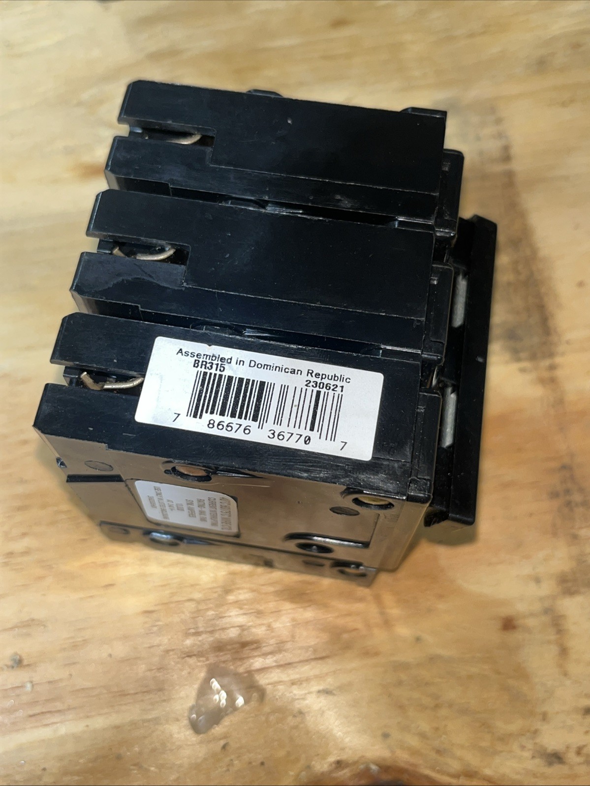 Eaton BR315 3 Pole Circuit Breaker – Black 120/240Volt 15 Amp C315 (1 Piece)
