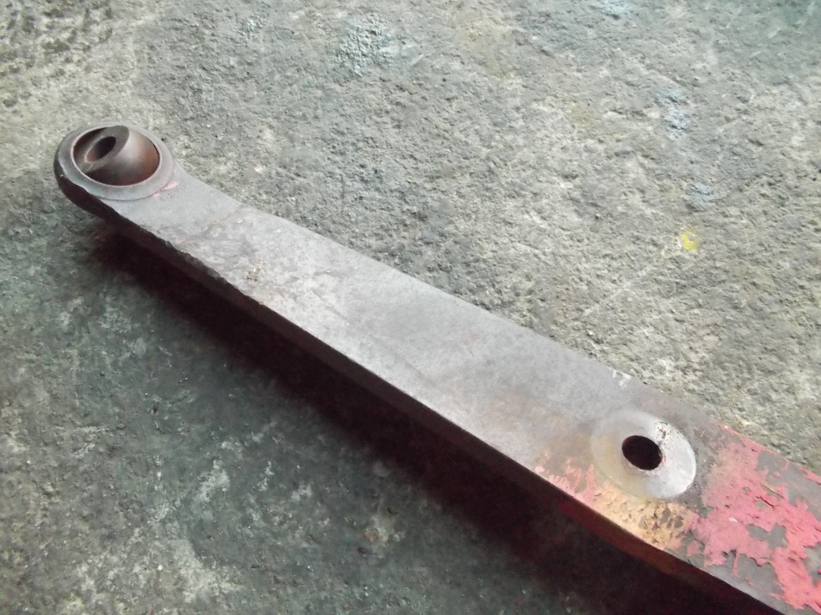 International 464 U IH Tractor Original 3pt hitch R bottom lift arm w/ pin