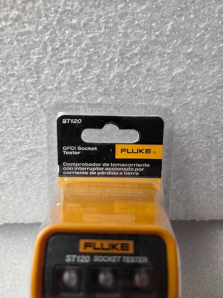 FLUKE ST120 GFCI SOCKET TESTER WITHOUT BEEPER
