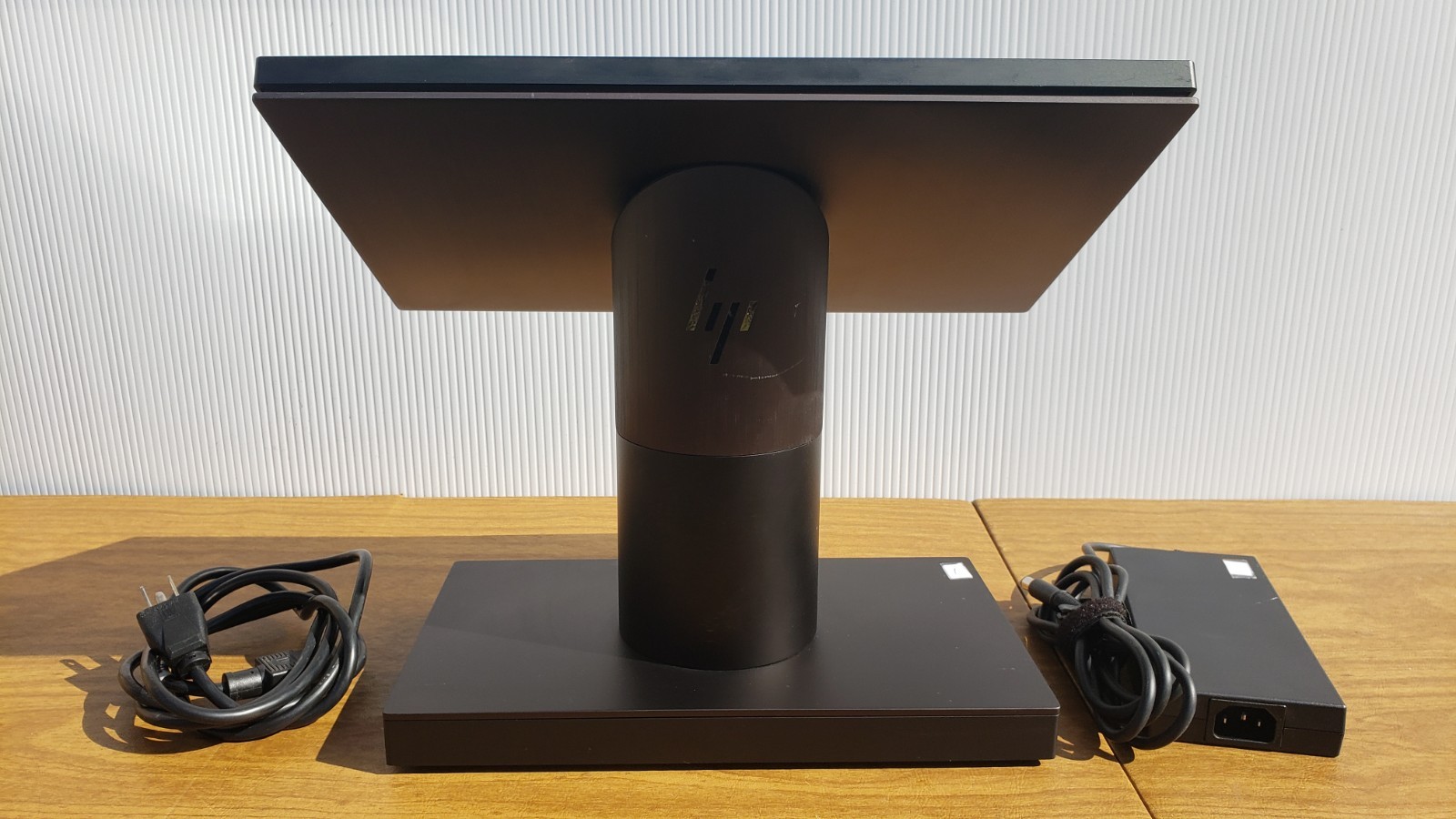 HP Engage One 143 AIO PC i3-7100U 2.4GHz 8GB 128GB SSD Touchscreen Ubuntu Linux