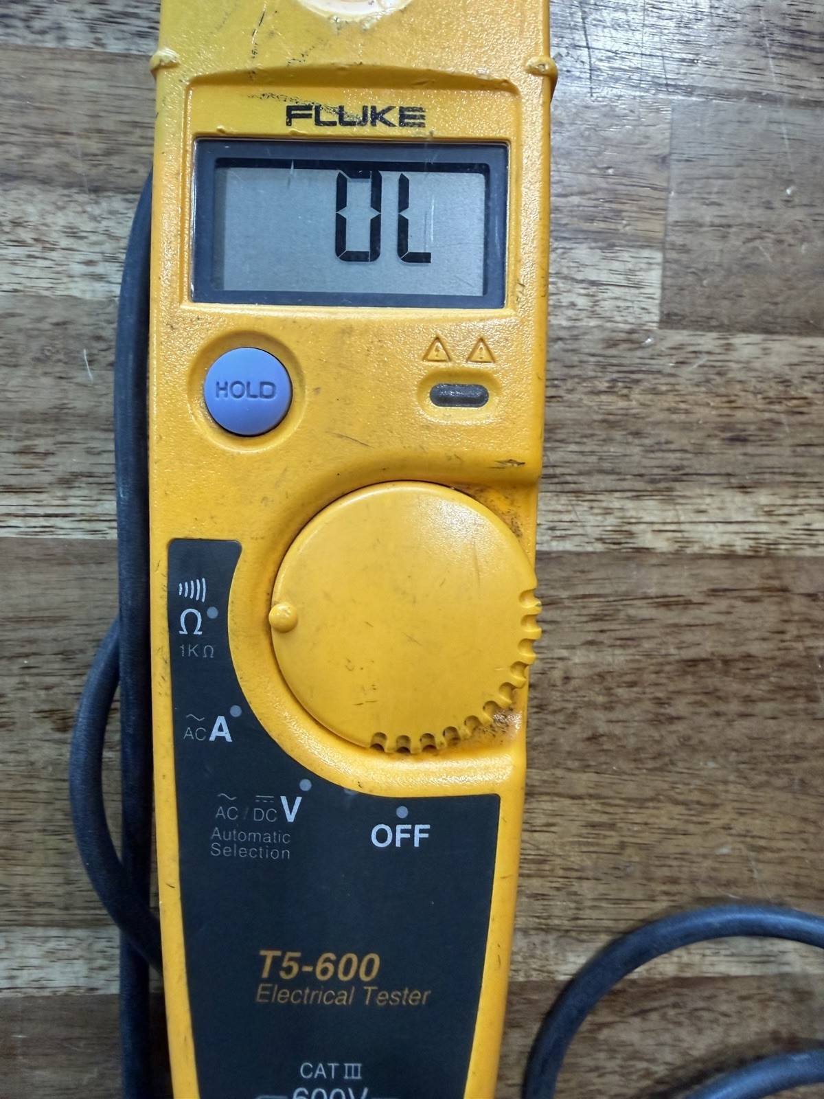 Fluke T5-600 Electrical Tester Clamp Meter w/ Original Leads Tested Works Great