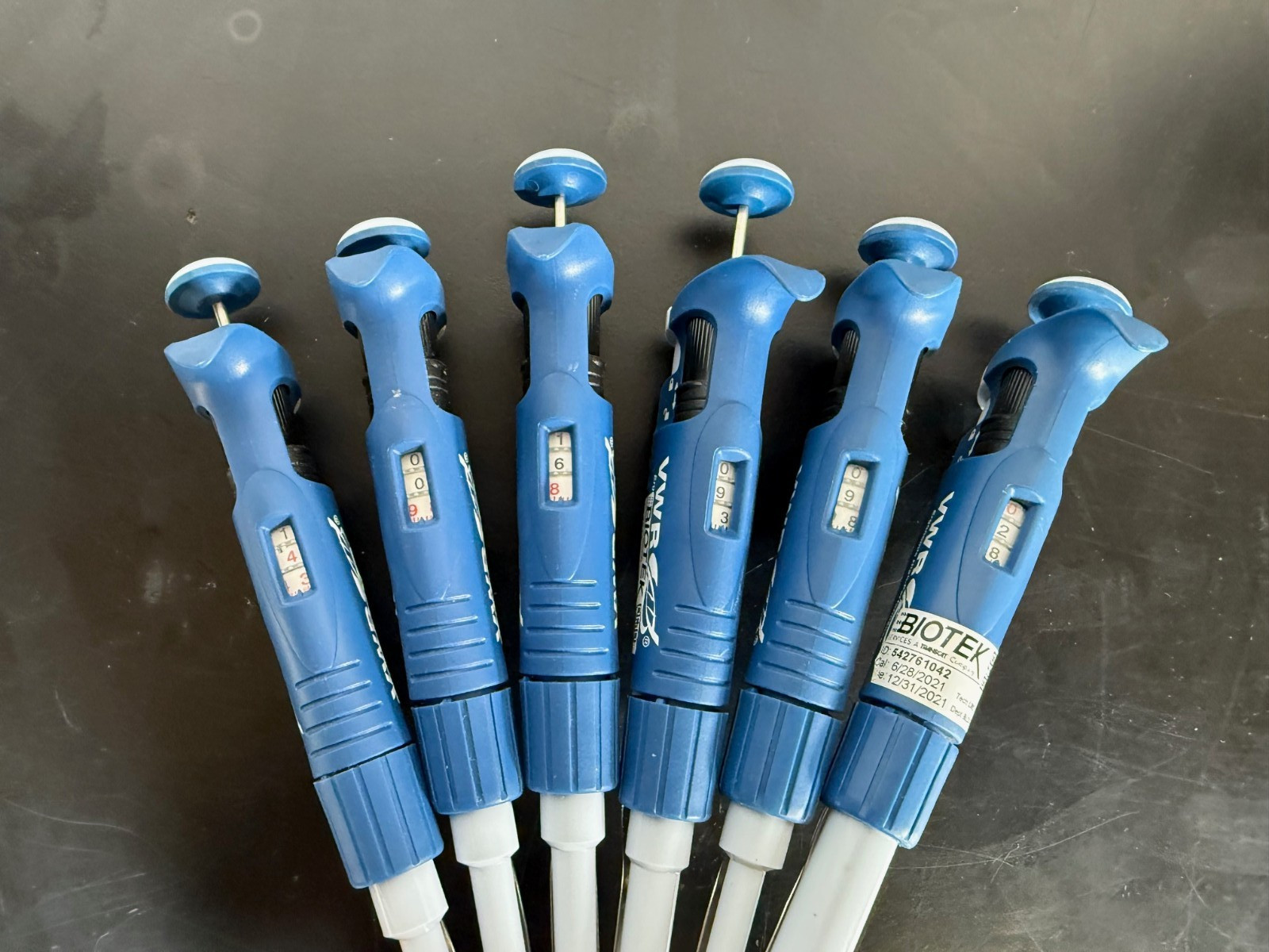 VWR Set of 6 Pipettes w/Stand 0.1-2, 0.5-10, 2-20, 10-100, 20-200, 100-1000 uL