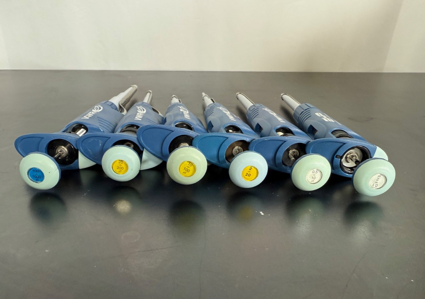 VWR Set of 6 Adjustable Pipettes 0.1-2, 0.5-10, 2-20, 10-100, 20-200, 100-1000uL