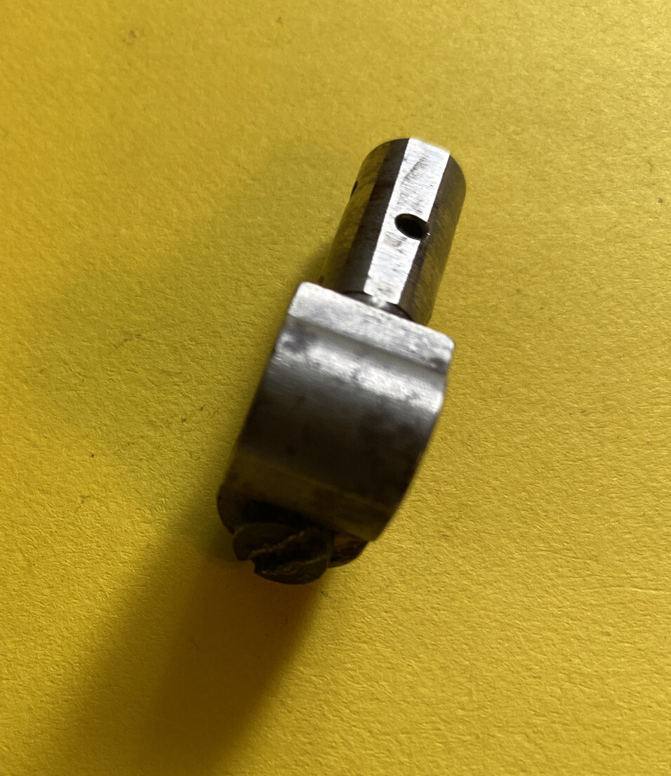 *USED* 270057-SINGER-CONNECTING STUD-FOR SEWING MACHINES *FREE SHIPPING*