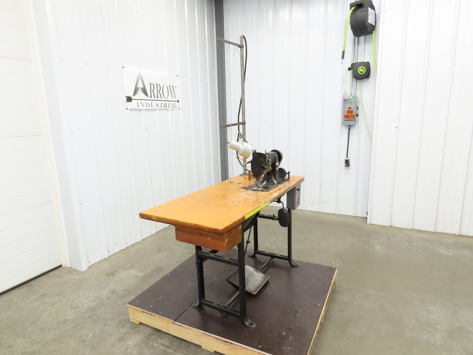 Singer 108W7 Industrial Sewing Walkling Foot Machine W/Vertical Shear 220VAC 3Ph