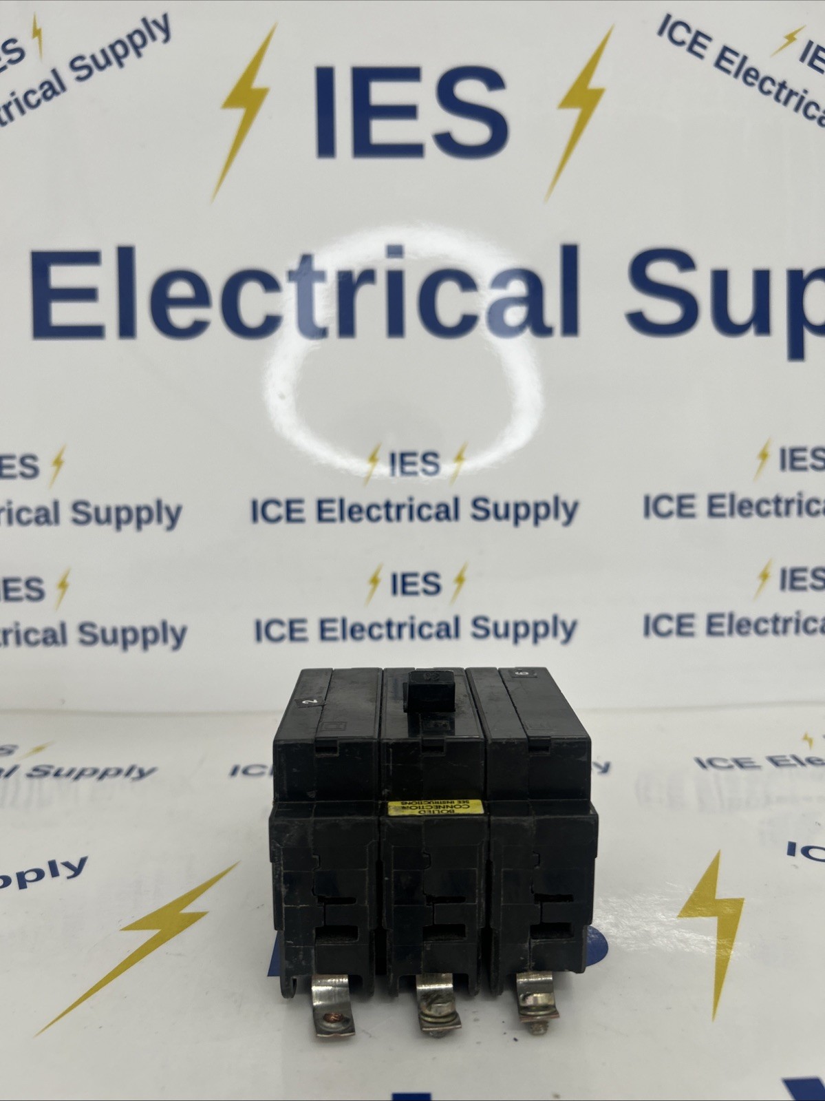 SQUARE D CAT: No. EHB34030 30 A 3 P Circuit Breaker (Chipped)