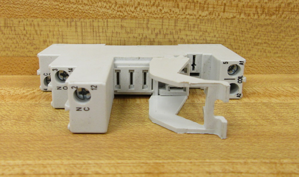 Allen Bradley 700-HN221 Relay Socket 700HN221 W/Lock
