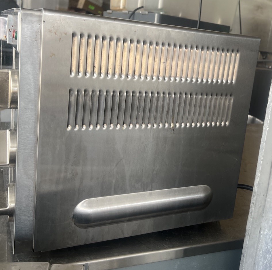 Waring WCO500X Commercial 1/2 Size Convection Oven 120V