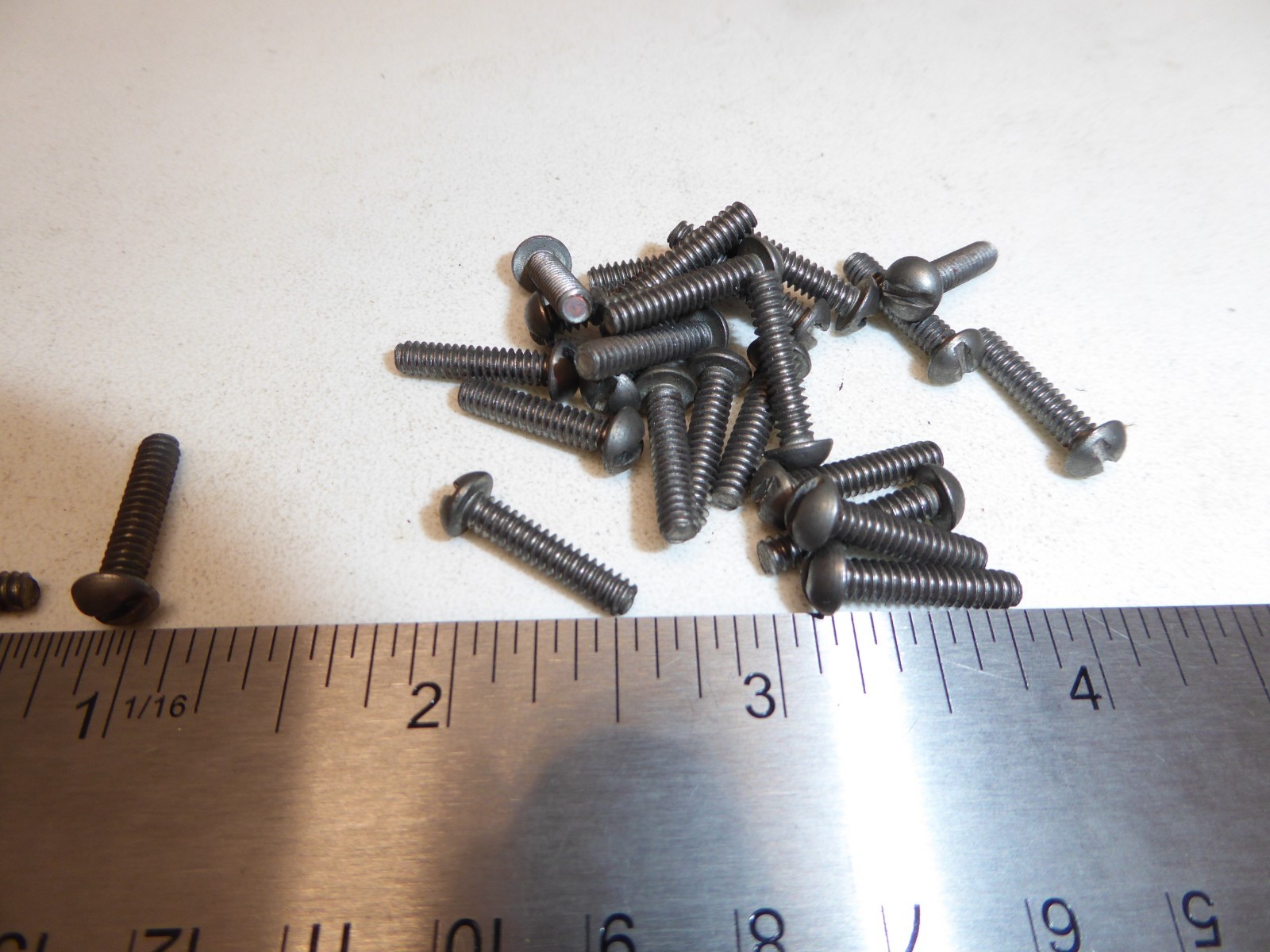 6-32 x 5/8″ Round Head Slotted Machine Screw Steel VINTAGE USA Made NEW Qty 25