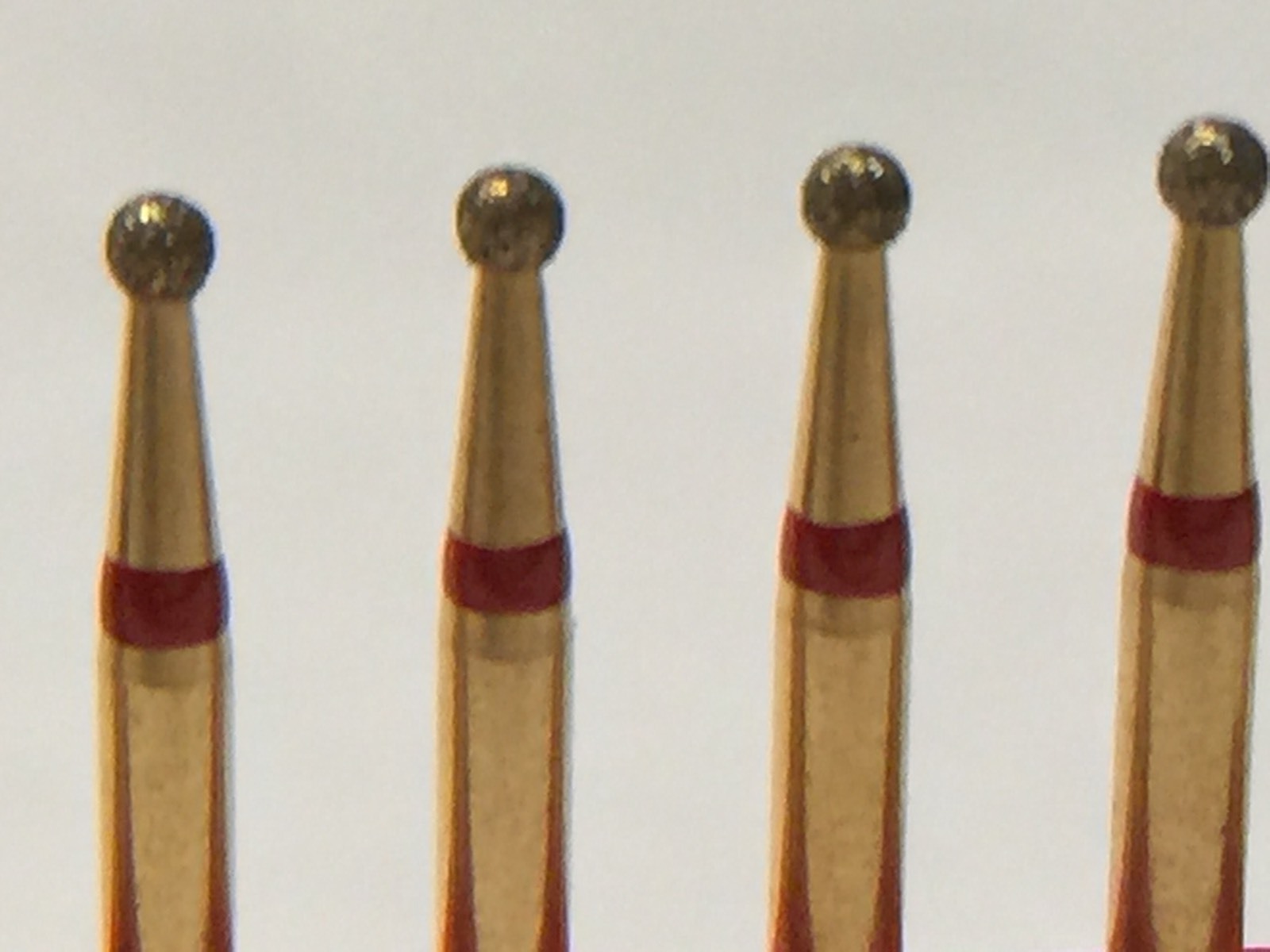 Diamond Burs Round Ball 30 x 001-014F Fine Grit 1.4mm round diamond MDT