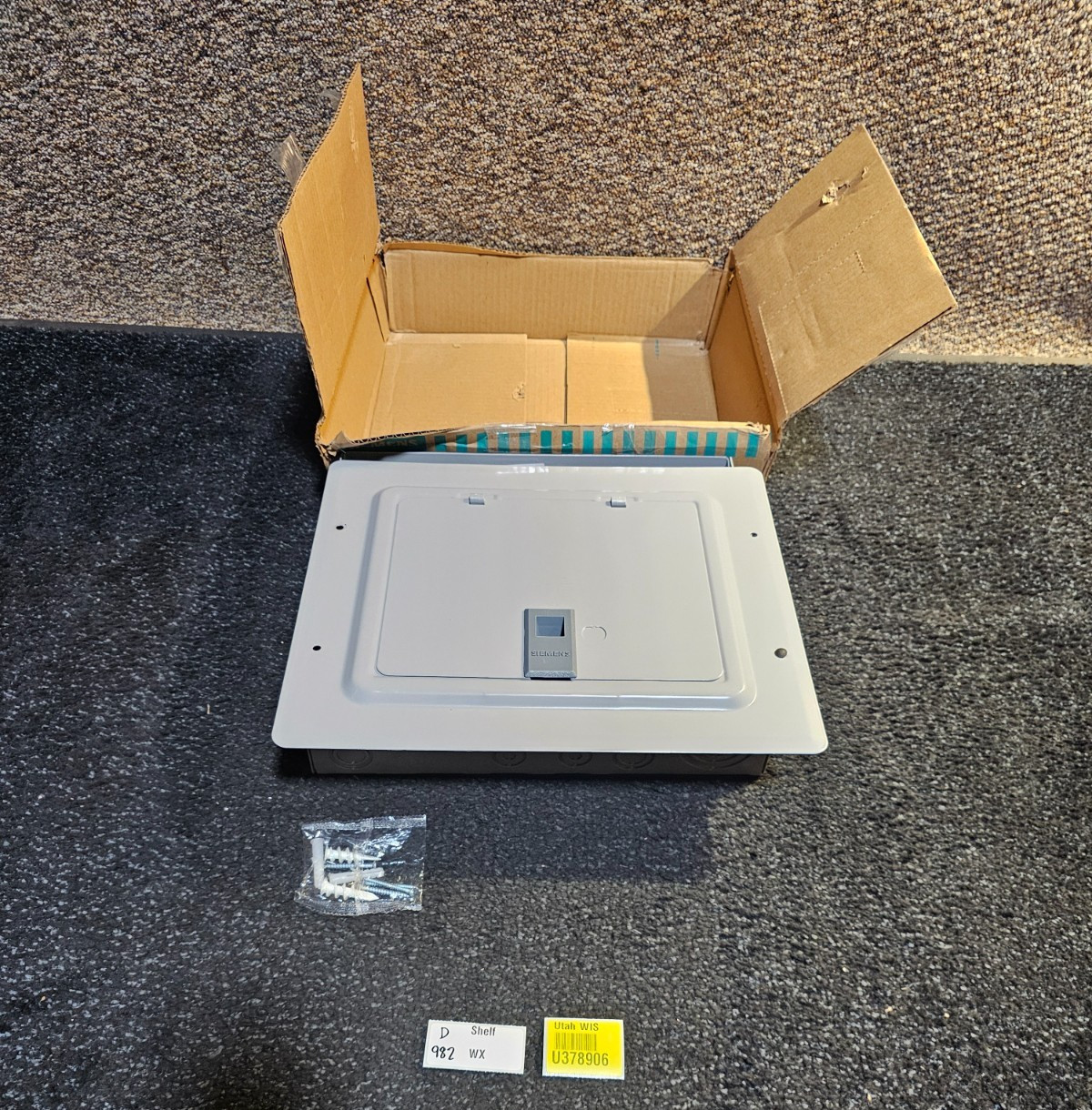 Siemens E0816ML1125F Main Lug Load Center 125A 120/240V 8 Spaces 16 Circuits