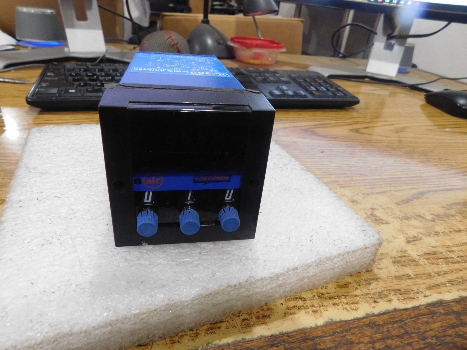 Idec Type: RTE-P11 Electronic Timer with Base