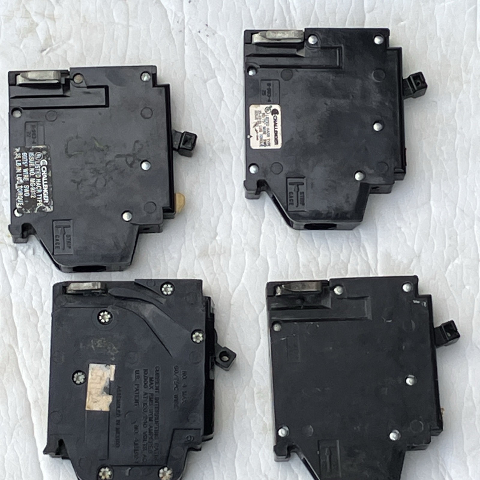 A120L Challenger Crouse-Hinds 1 Pole 20A «Cheater» Circuit Breaker A120 Non-CTL