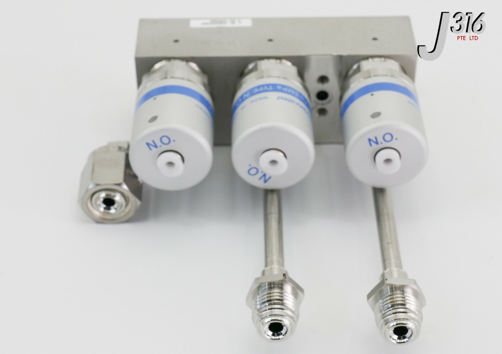 21306 FUJIKIN DIAPHRAGM BLOCK VALVES, TYPE N.O 0.5~0.6MPA 565990