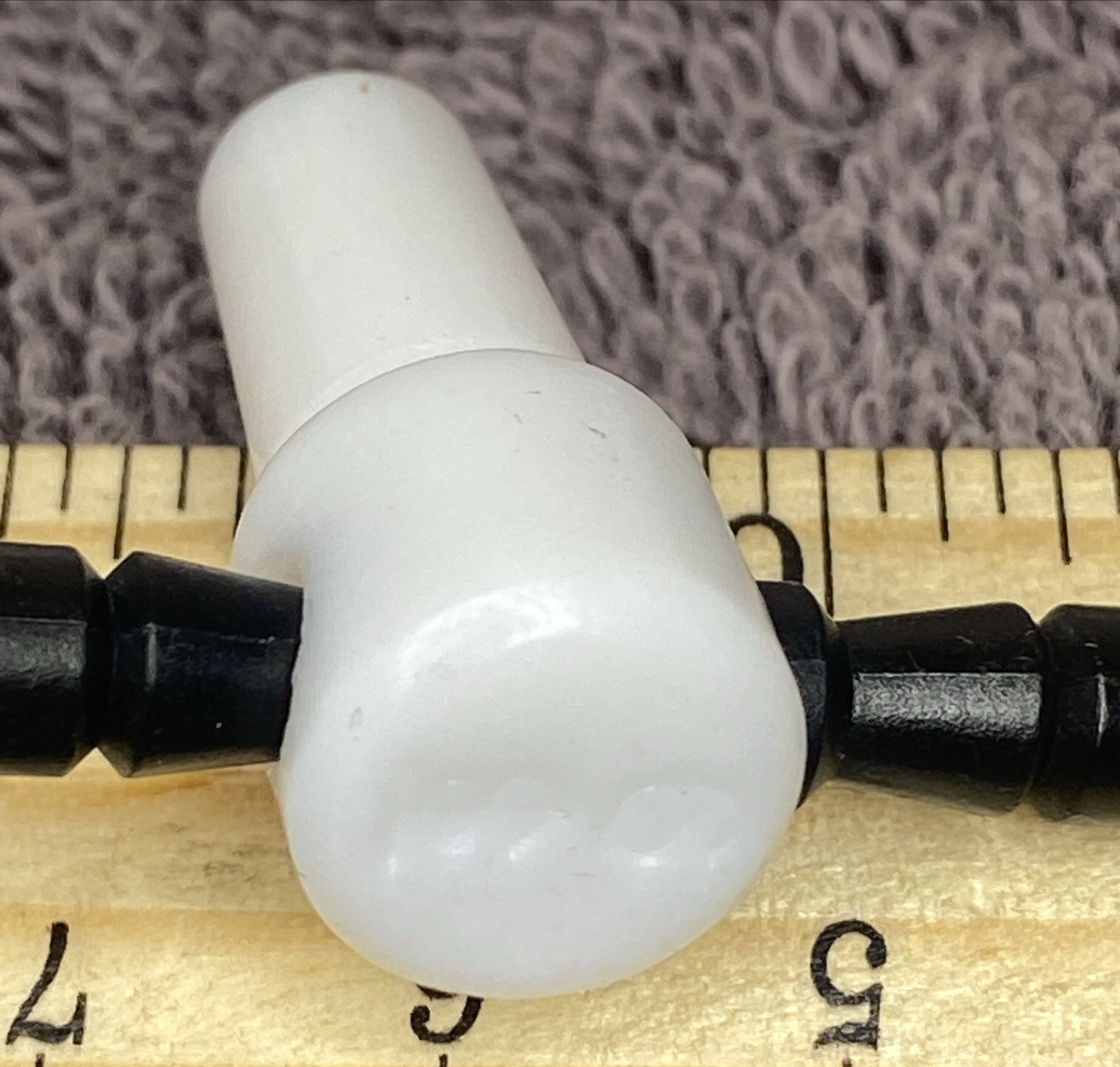 Lot of 52 Lab Stoppers Apothecary Size 6$ $6 Black and White Plastic