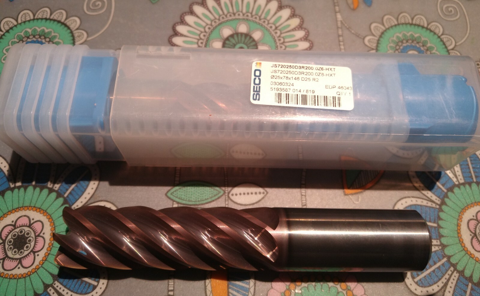 Seco JS720250D3R200.0Z6-HXT solid end mill 25 mm dia 6 flutes titanium