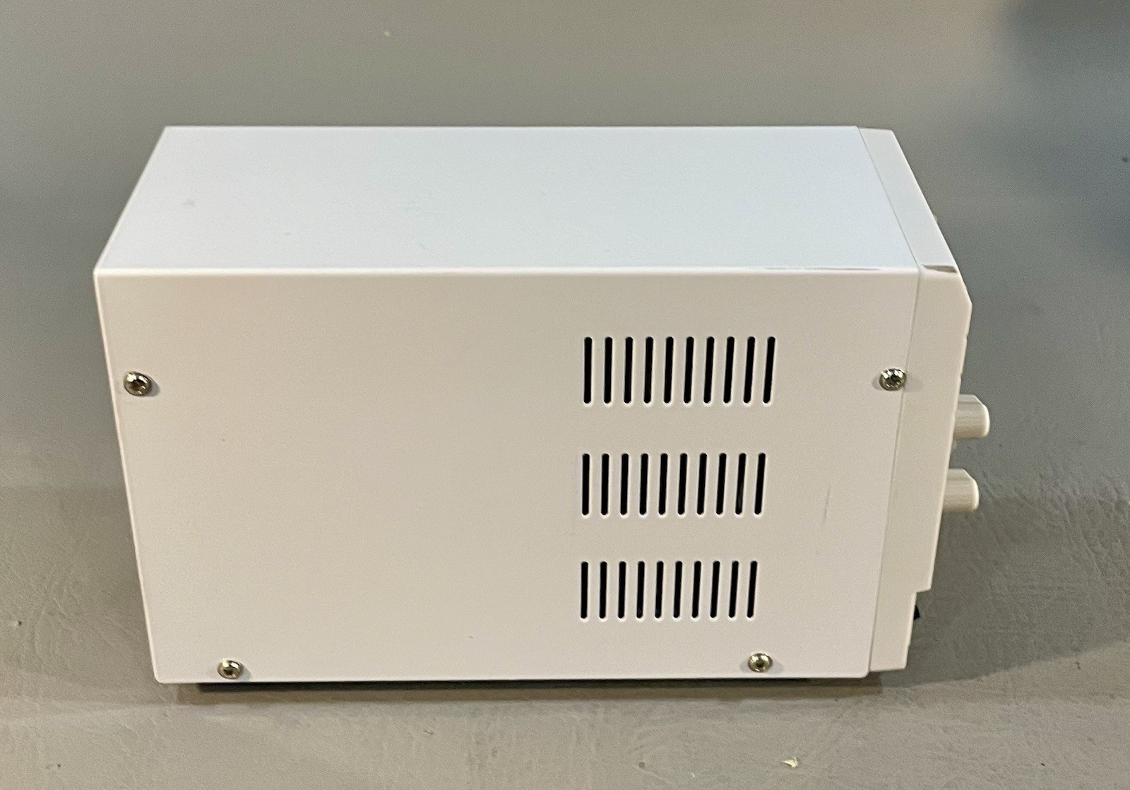 NaviTech NP3010 Power Supply Variable Input AC 110V 60Hz Output DC 0-30V 0-10A