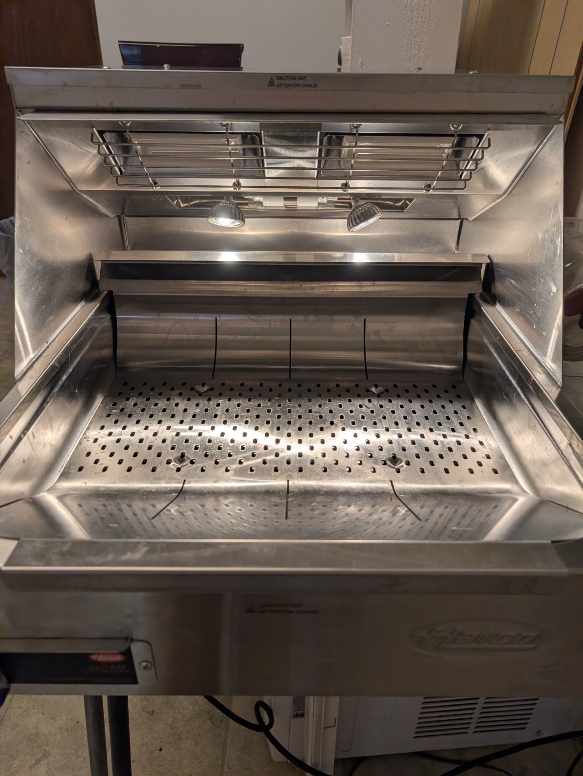 Hatco GRFHS-21 Glo-Ray 21″ Portable Fry Holding Station – 120V, 1200W