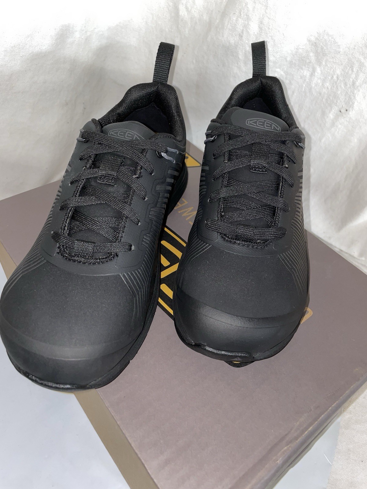Keen Sparta XT Women’s Size 8M Safety Toe Work Shoes Slip Resistant Black/Black