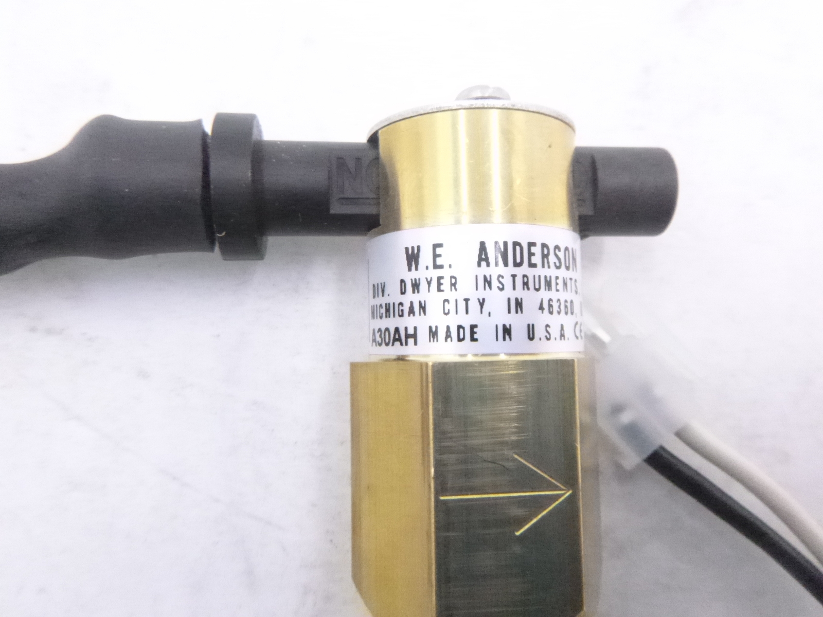 Dwyer Instruments V10 Mini-Size Brass Flow Switch
