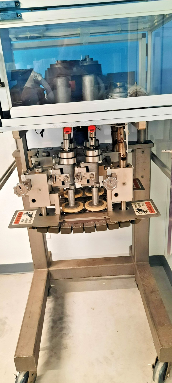 Hardly Used Great condition Resina Model NRT-20 Automatic Cap Retorquer.