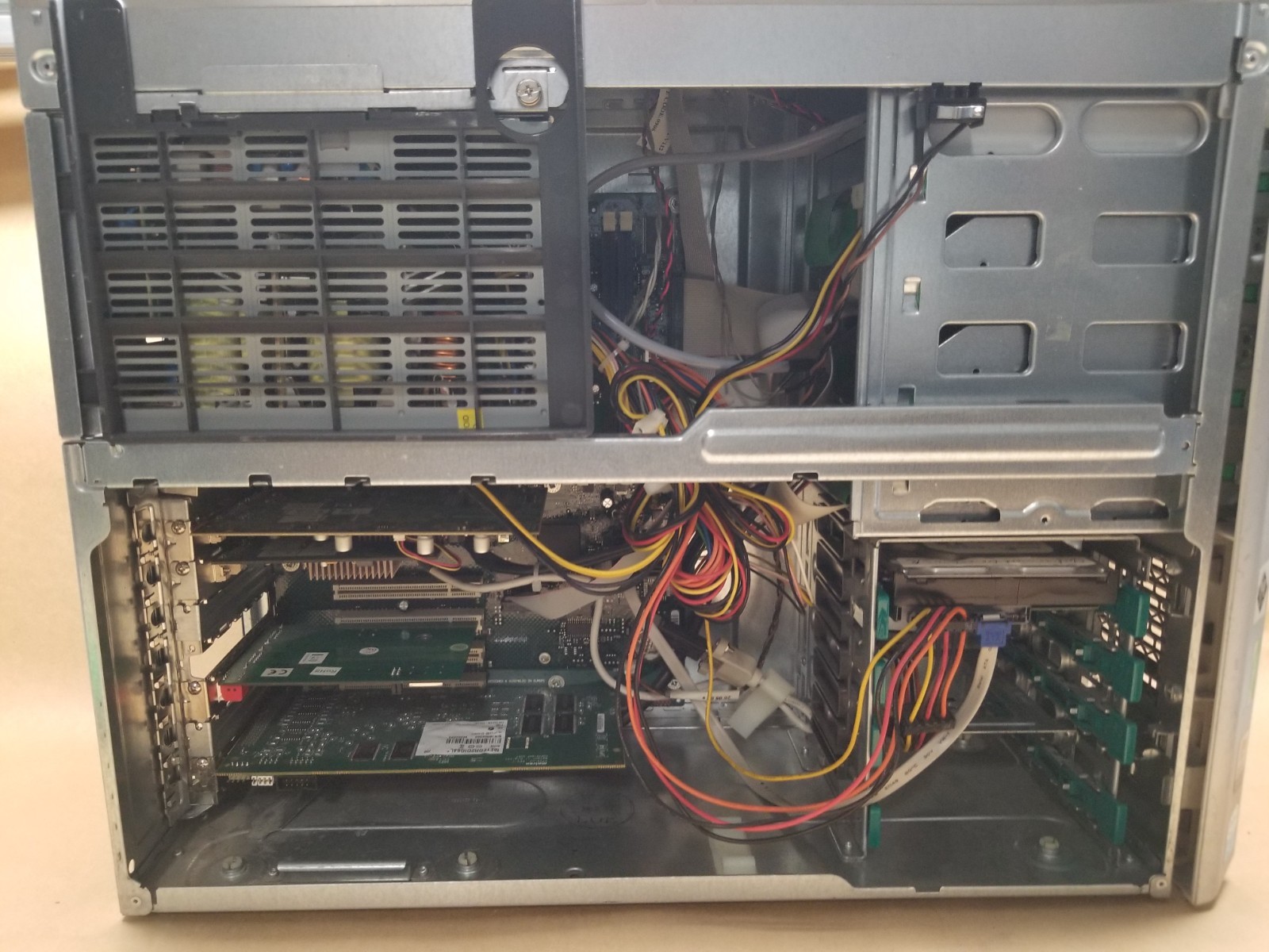 Fujitsu Siemens CELSIUS W340 (D2156) Pentium 4 1GB RAM, Win COA Meteor-II RS-232