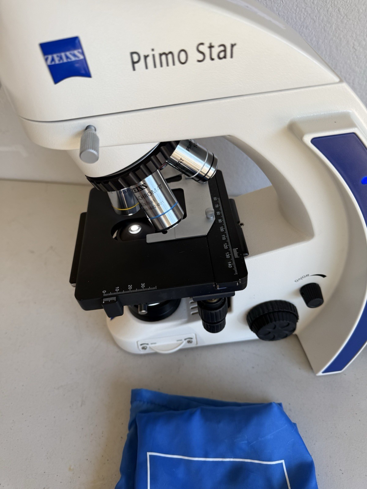 Carl Zeiss Primo Star Microscope w/ 4x 10x 40x 100x Objectives