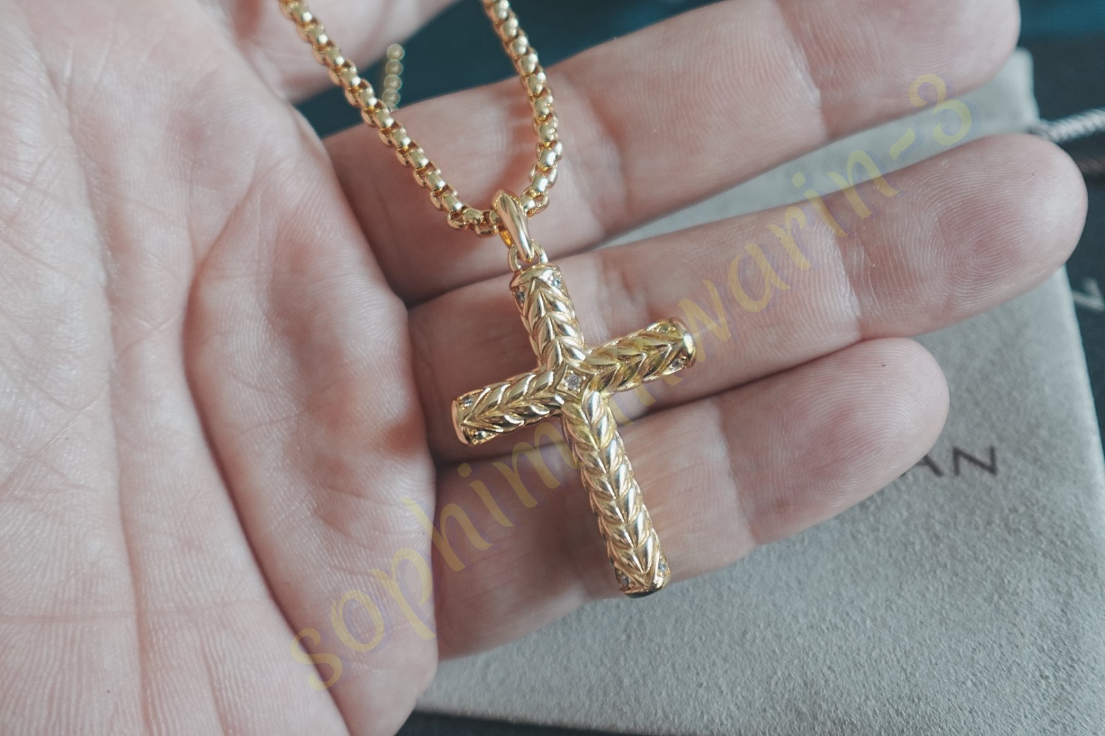 NEWDAVIDYURMAN.18K-GOLD LARGE DIAMOND CHEVRON CROSS PENDANT