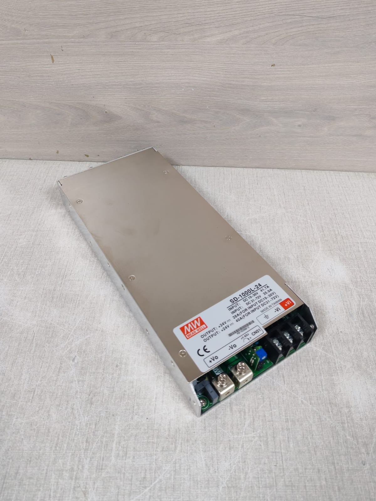 MEAN WELL SD-1000L-24 CONVERTER POWER SUPPLY -NEW WITH FILTHY BOX