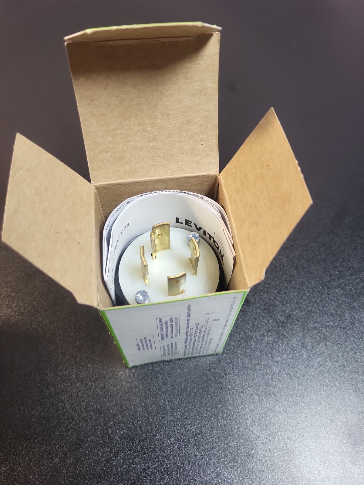 NIB Leviton 3 Pole, 4 Wire Grounding Locking Plug 30A 125/260 L14-30 Cord Cap