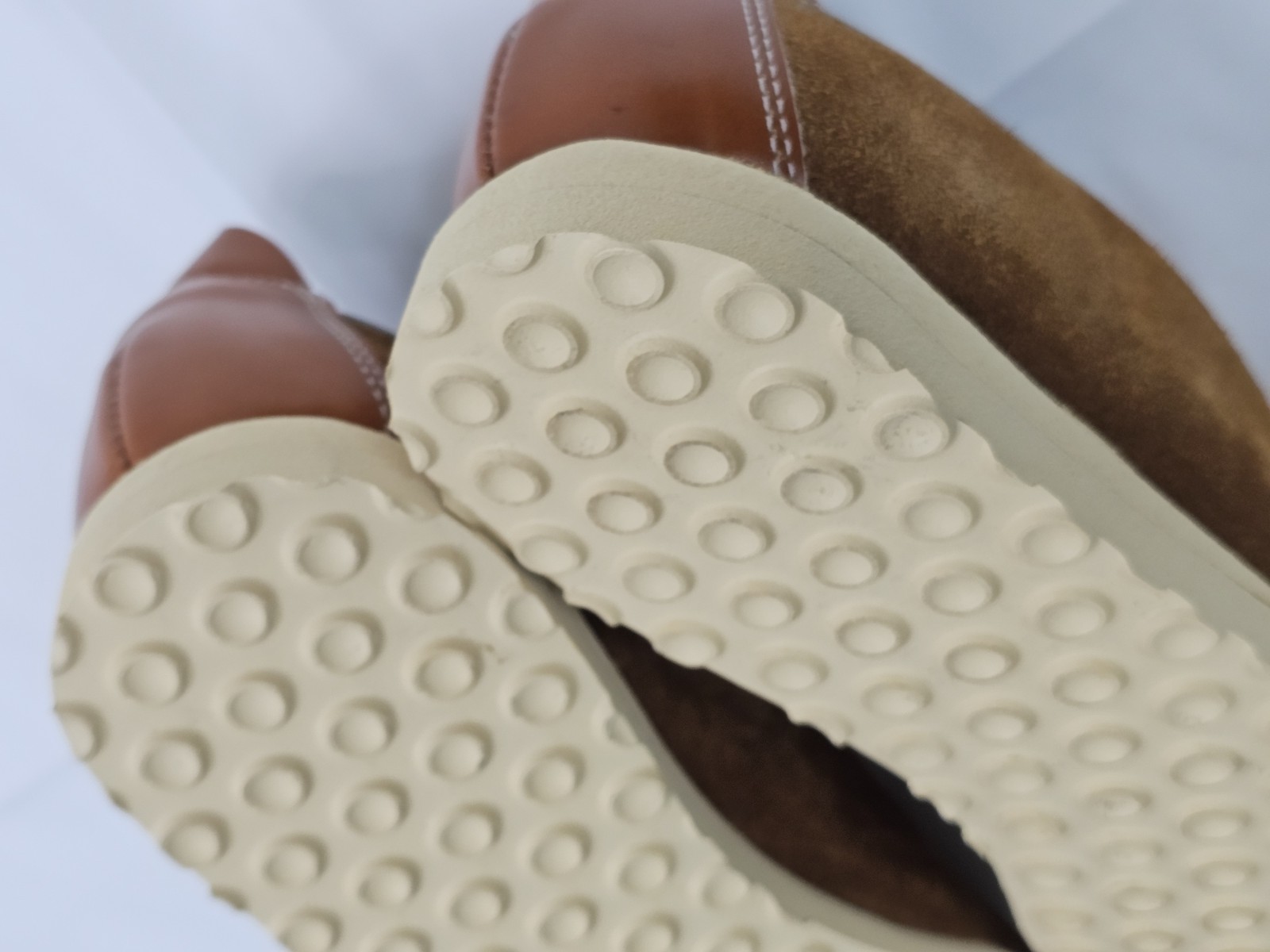 Lehigh Safety Shoe w Lockrim Steel Toe Box Men 9.5M, 2-Tone Tan Suede Leather