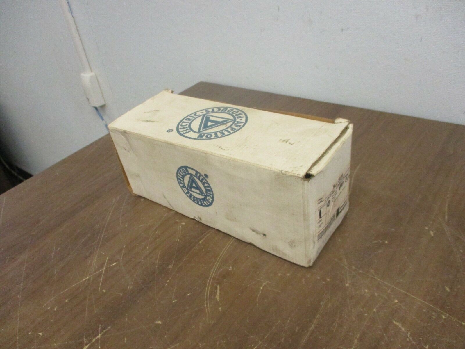 Appleton Unilet Conduit Body BLL125-M Mogul Size: 1-1/4″ New Surplus