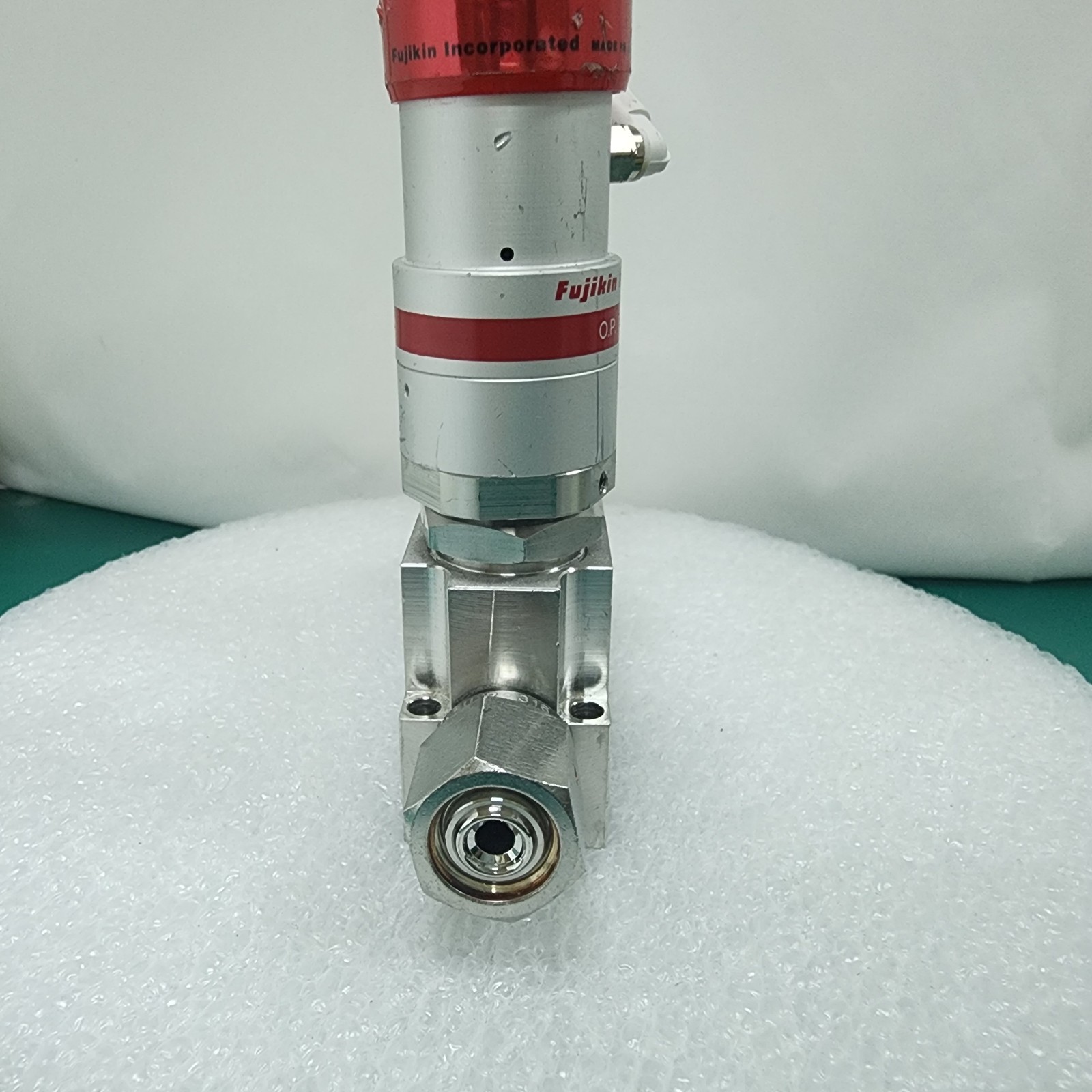 Lam 766-077821-103 Rev E, Fujikin 2×0.5~0.6 MPa Valve Assy,Used,Jp+97211