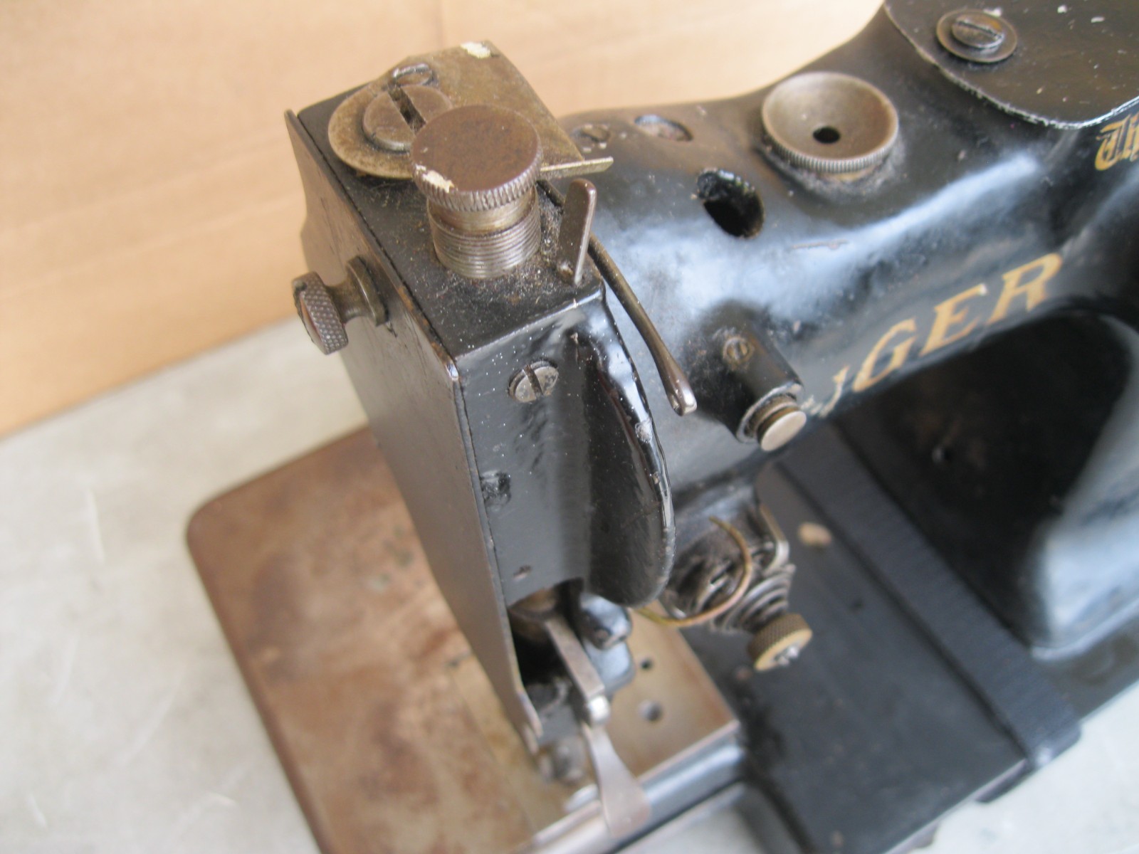 SINGER INDUSTRIAL MACHINE 65 OR 65W1 ????–FOR PARTS / REPAIR–UNTESTED–AS IS