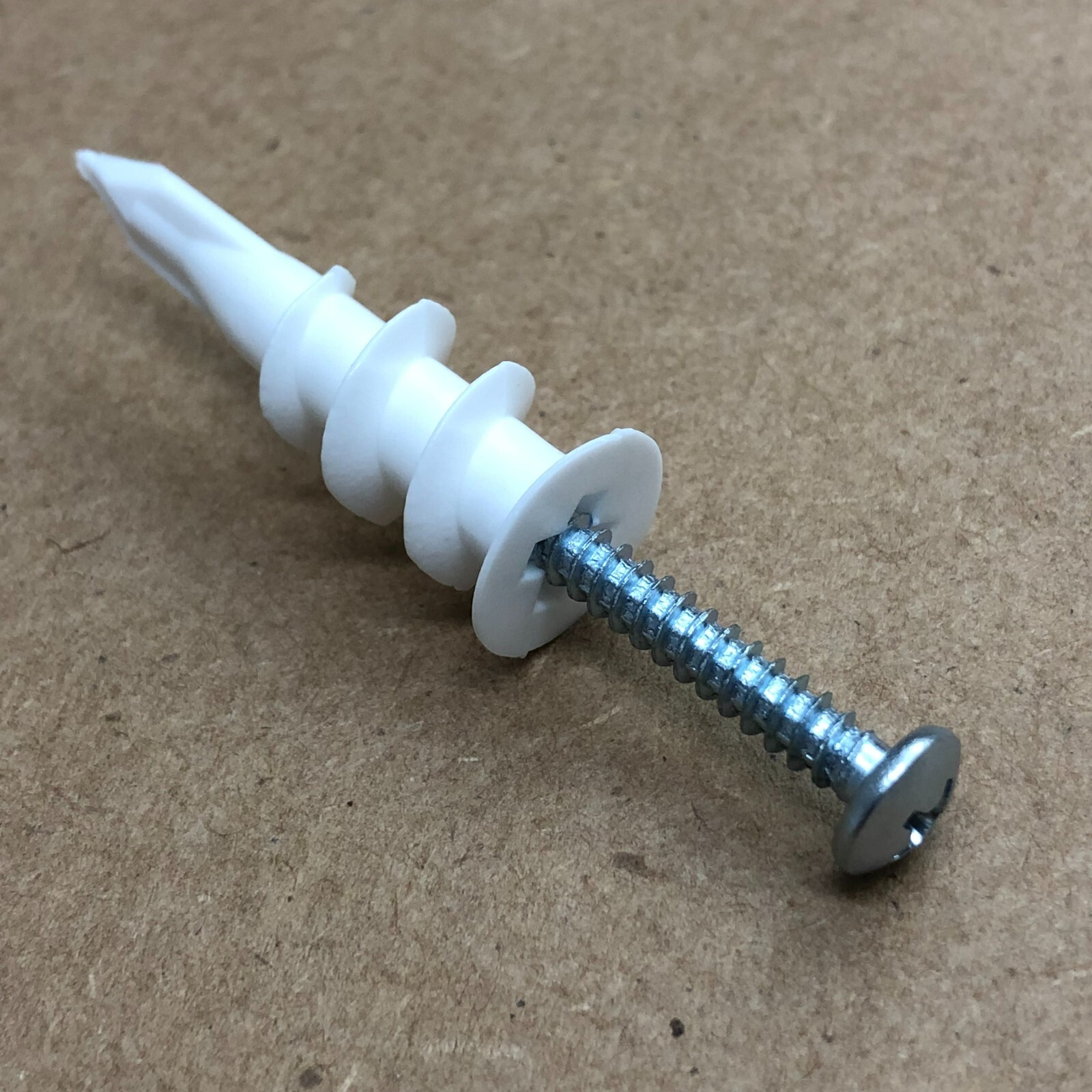 Economy Drywall Anchors, 100 screws + 100 anchors, 100% recycled plastic