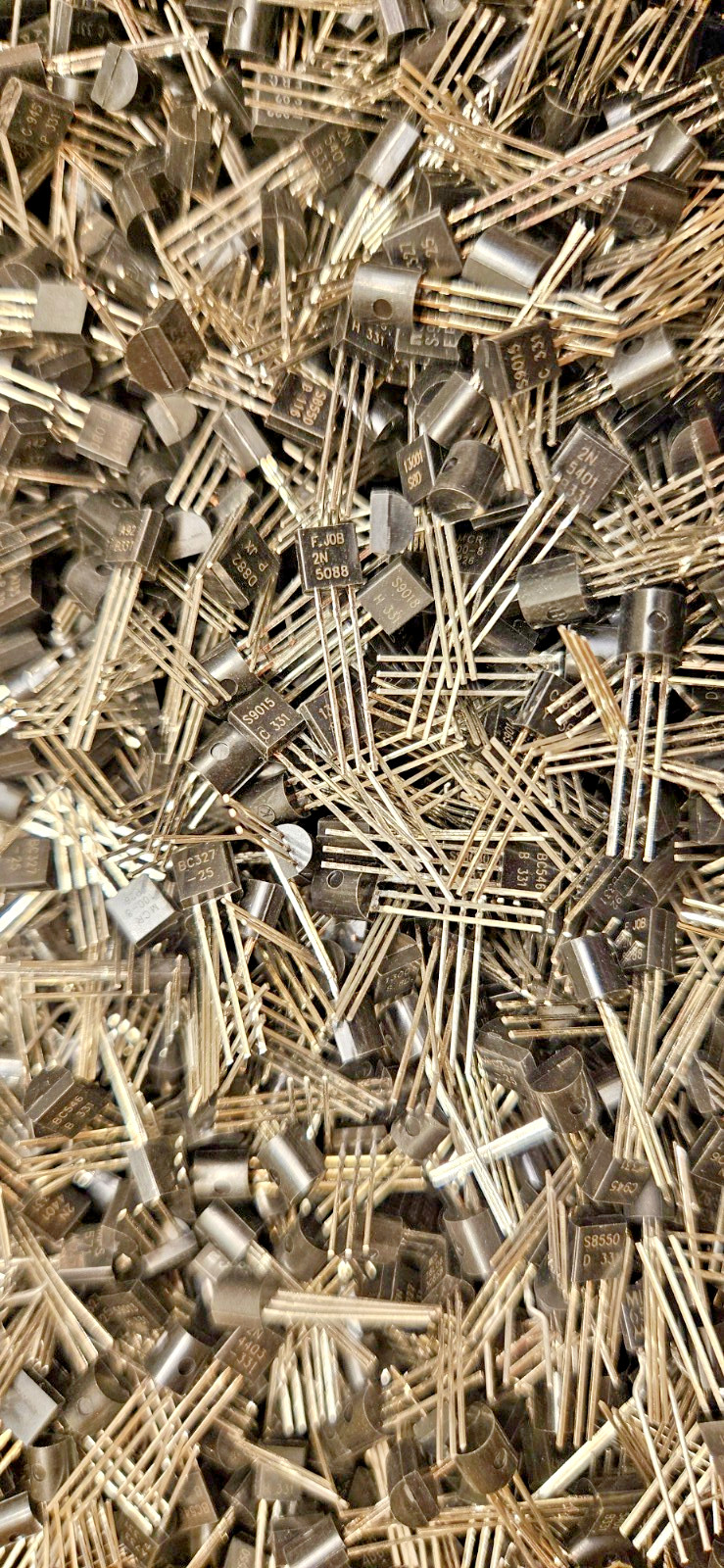Lot of 1000 TO-92 Transistors Mixed Types Assorted Bulk Electronic Parts NPN PNP