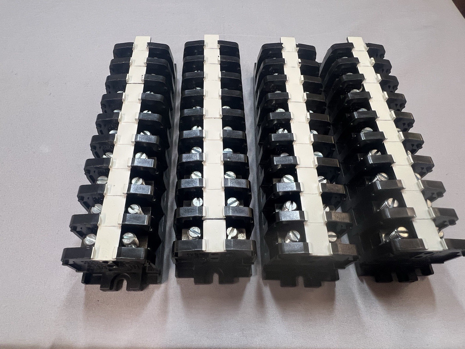 BUCHANAN 222 BU HEAVY DUTY BOX Of 40 600 VOLT SERIES 200 TERMINAL BLOCKS . NIB