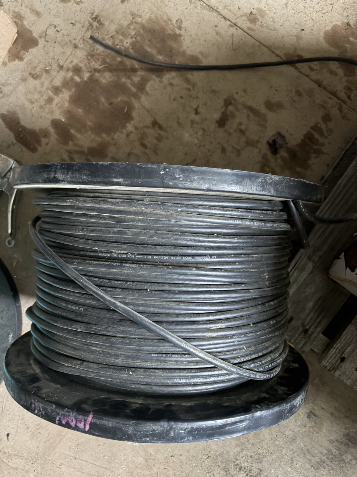 Belden 3105A 22 AWG 1 Pair Shield UV Resistant 300V Appx 700ft