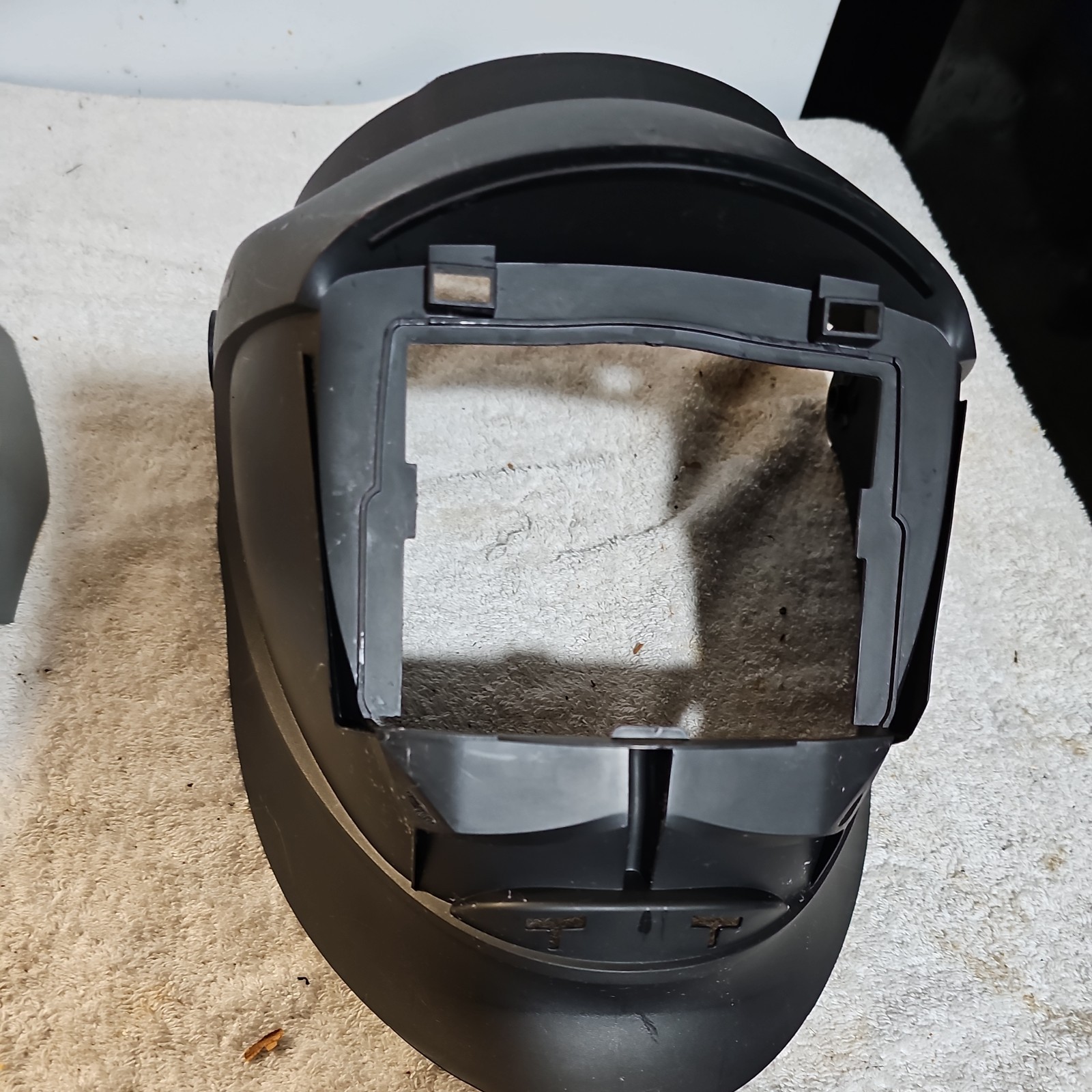 3M Speedglass shell only / no glass , head gear /or weld lenses included.