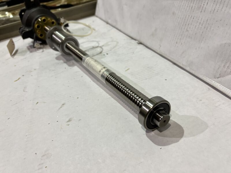 TSUBAKI BALL SCREW ASSY. # LH-0784-3 THD LENGHT: 21.5″ THD dia: 25mm