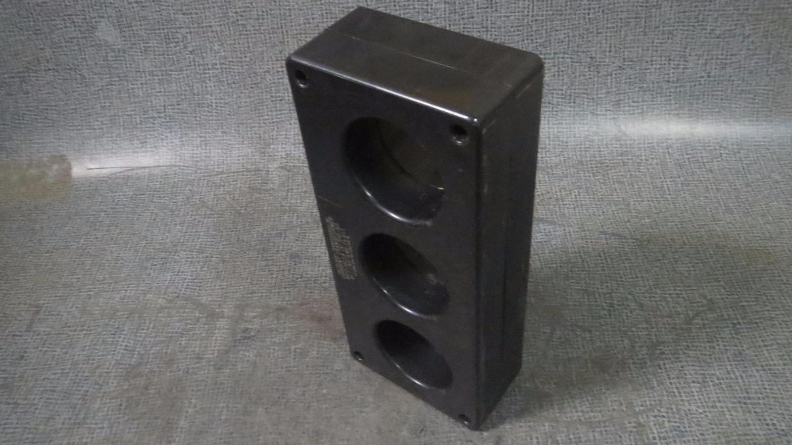 CUTLER HAMMER CURRENT TRANSFORMER 500:5A / 50-400 Hz # 2092A37H07 # 3P85-501