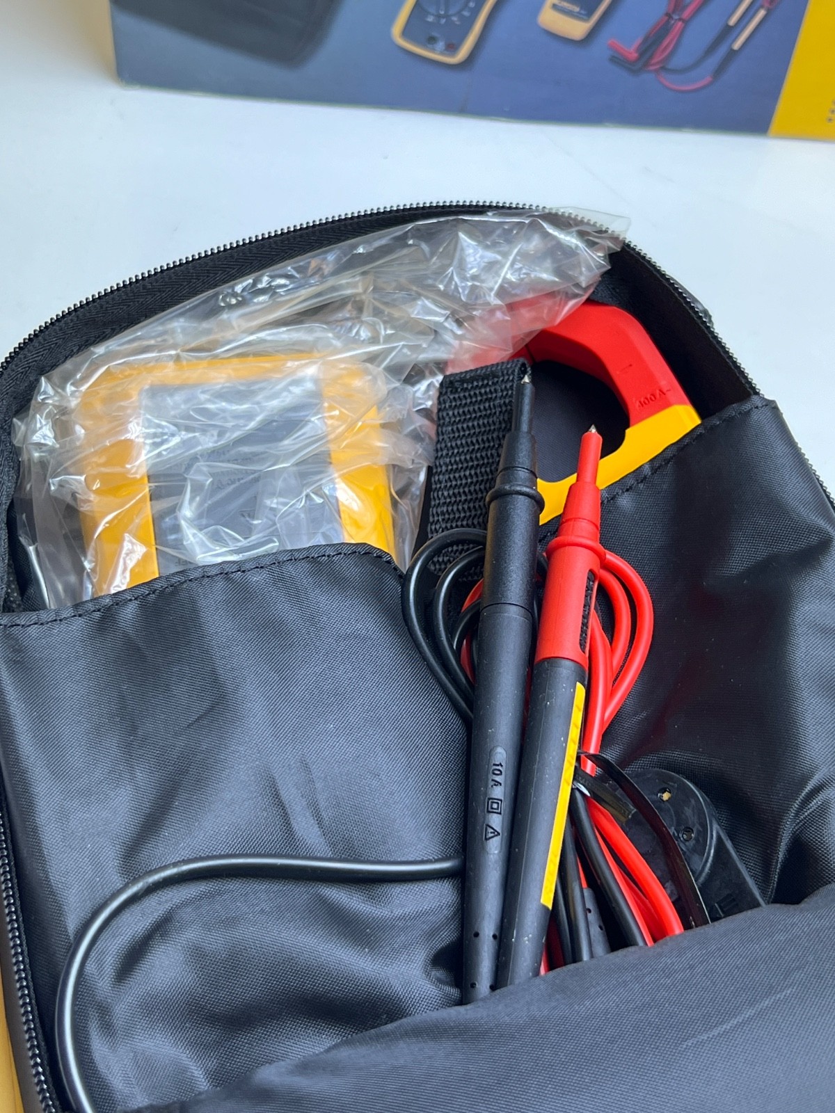 Fluke 116/323 HVAC Multimeter & Clamp Meter Combo Kit