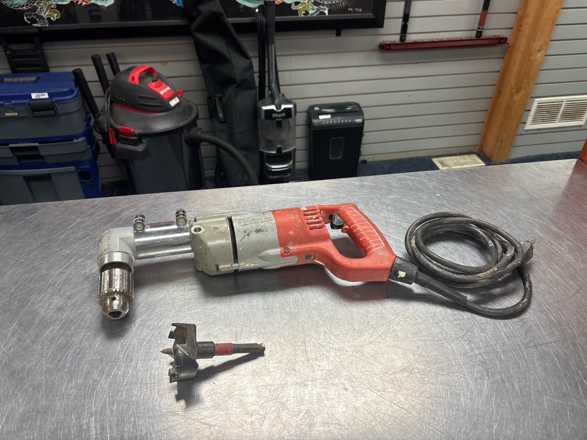 USED Milwaukee 1107-1 1/2″ Corded Right-Angle Drill (QUC025655)