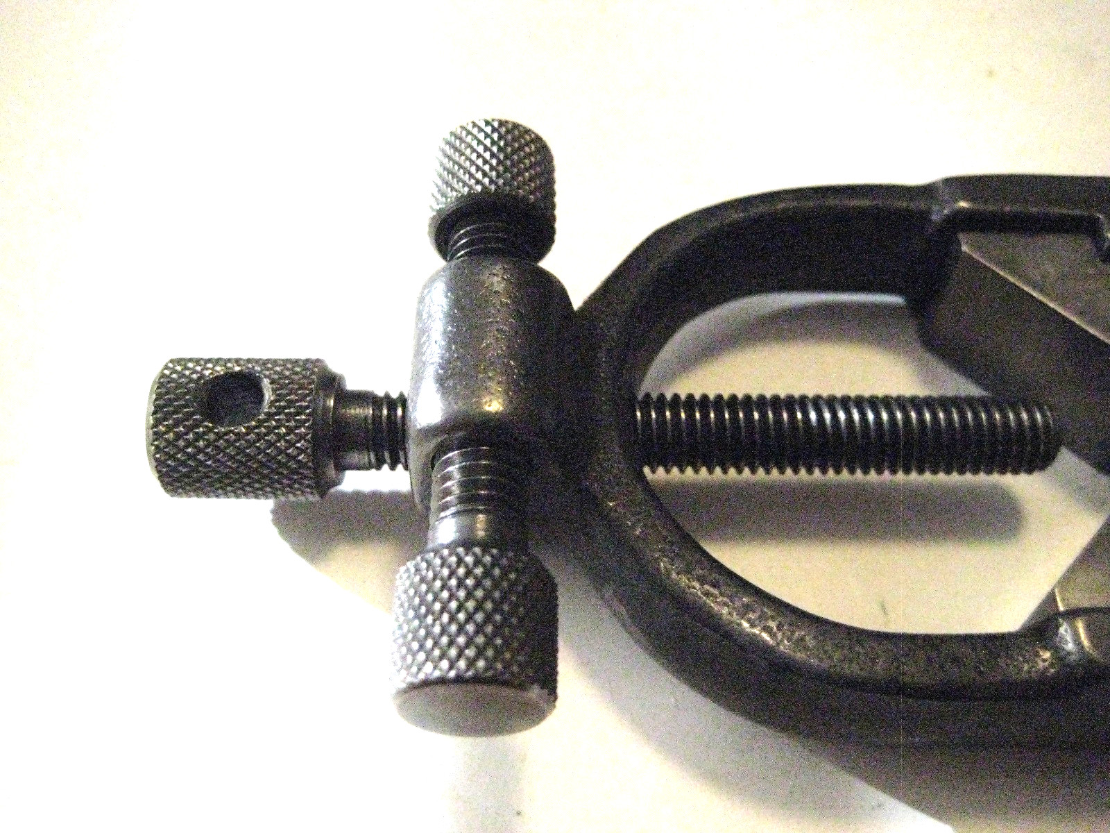 VINTAGE L.S. STARRETT CO. NO. 567 V-BLOCK & CLAMP #52588 GOOD USED CONDITION