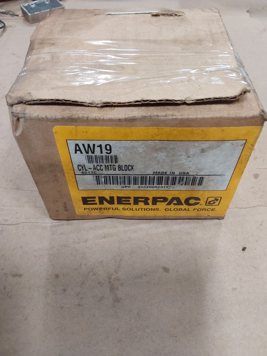 ENERPAC AW19 2.500-16 UN in Thread, Cylinder ACC Mounting Block Flange . NEW