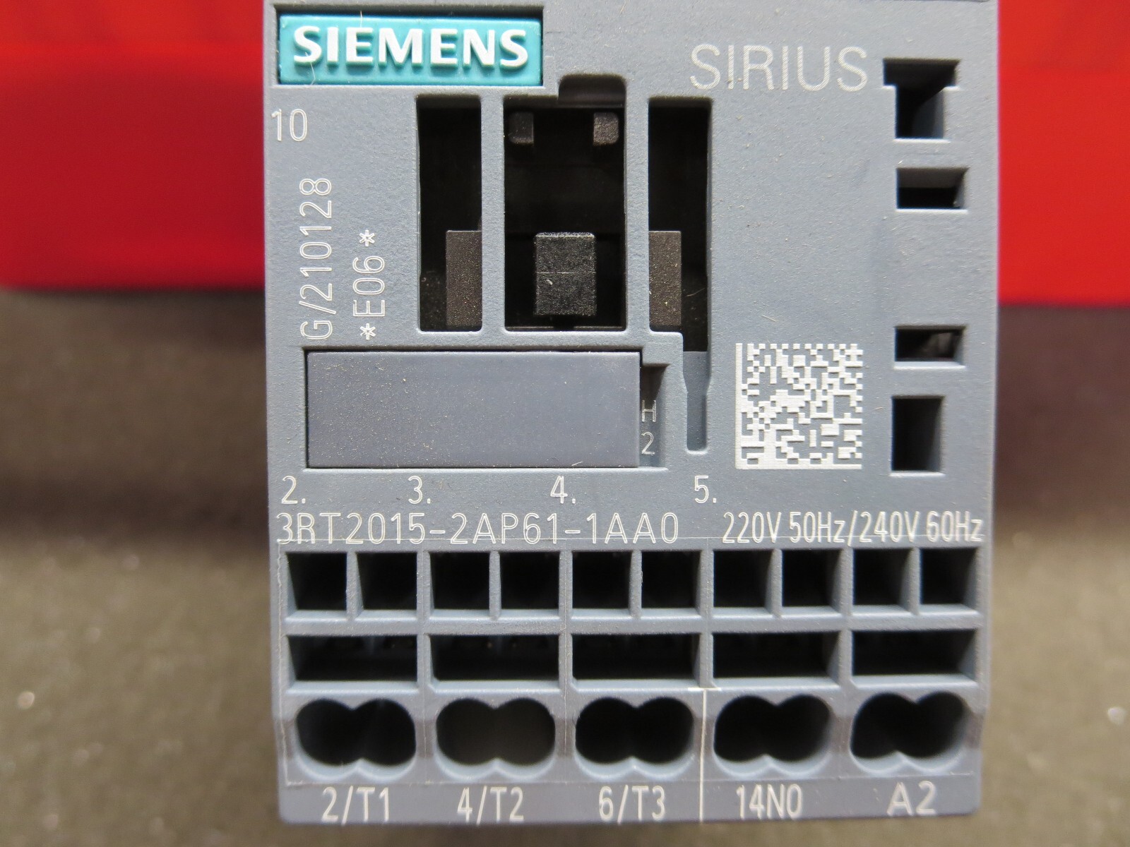 Siemens,3RT2015-2AP61-1AA0,Contactor,240V/60Hz,220V/50Hz,AC-3,7A, 400V, 1NO, 3kW