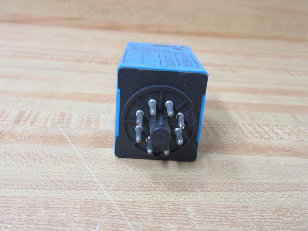 IDEC RTE-P11 Electronic Timer RTEP11 120VAC, Reversible Face Plate